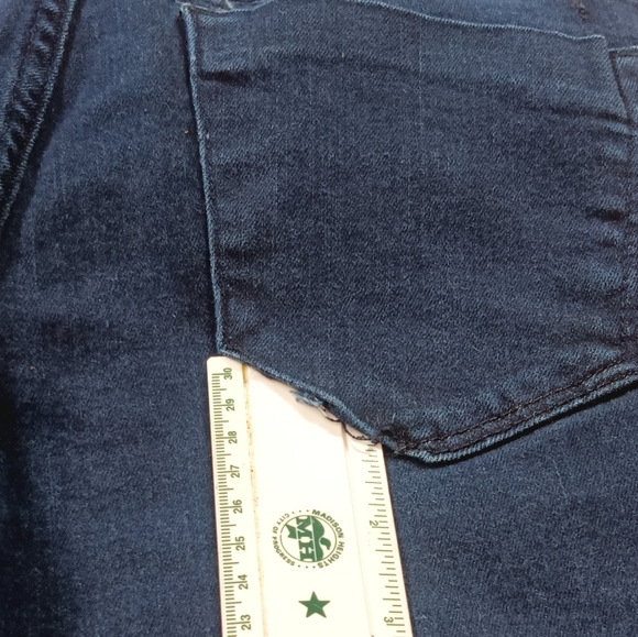 Women’s  Bermuda Shorts - Picture 5 of 5